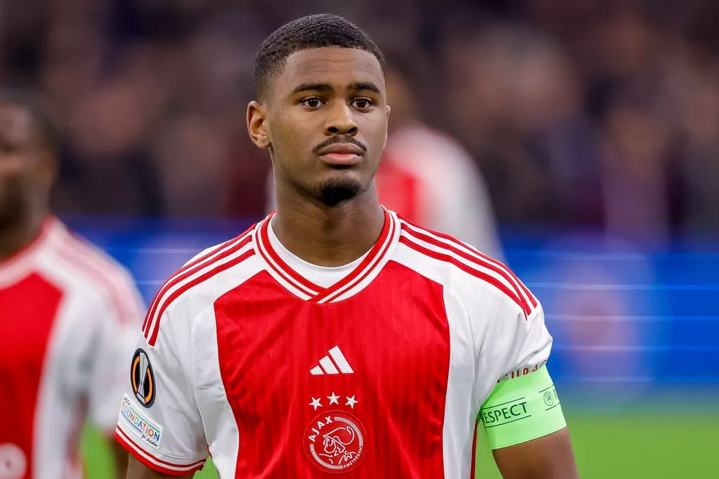 Chelsea Close In on Jorrel Hato as Ajax Wonderkid Pushes for Move