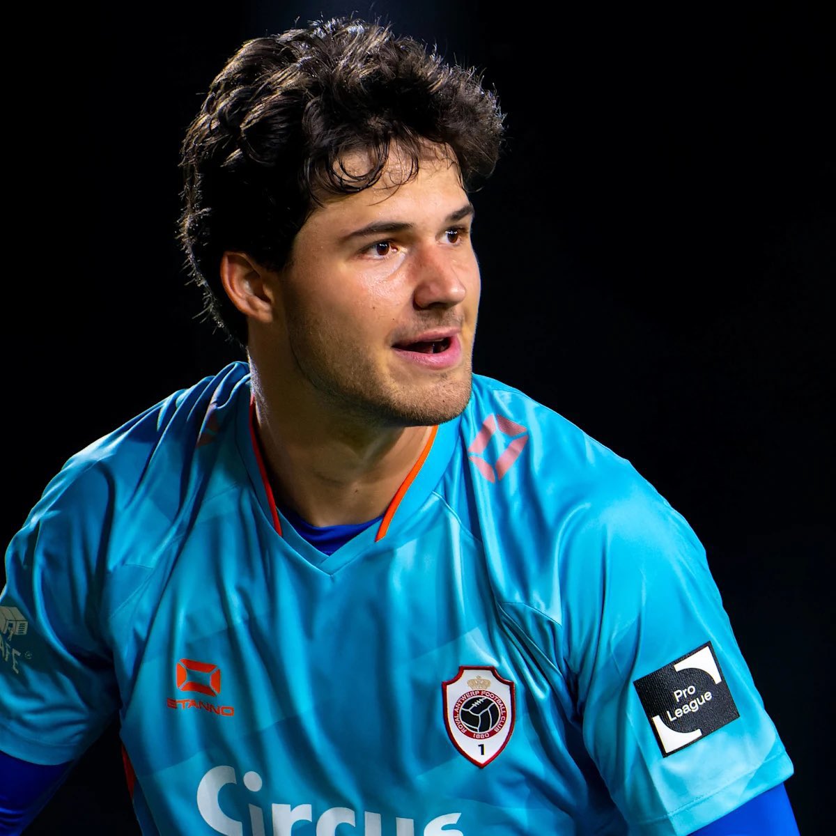 Manchester United agree £18.2m deal to sign Senne Lammens from Royal Antwerp