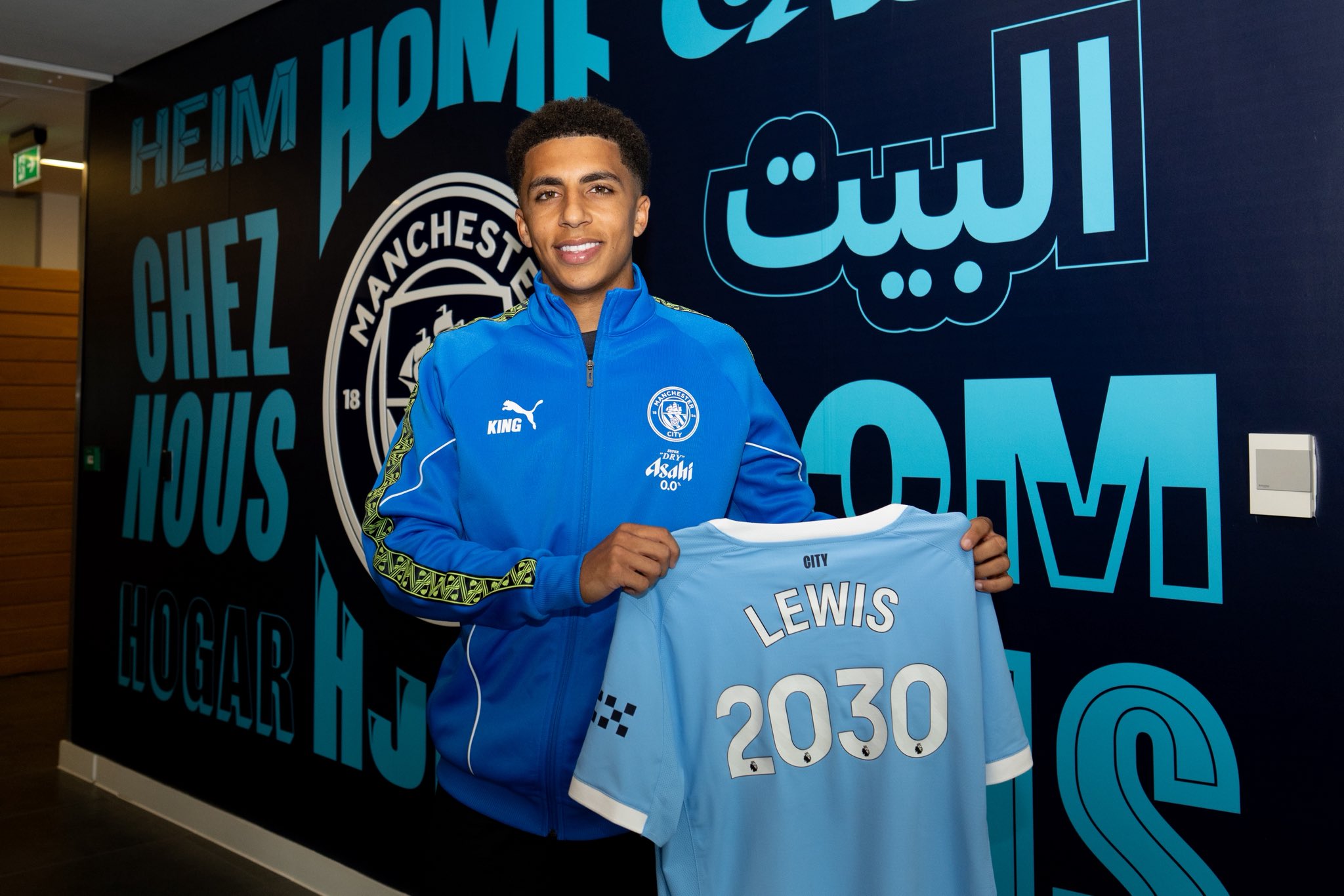 Rico Lewis signs new five-year City deal!