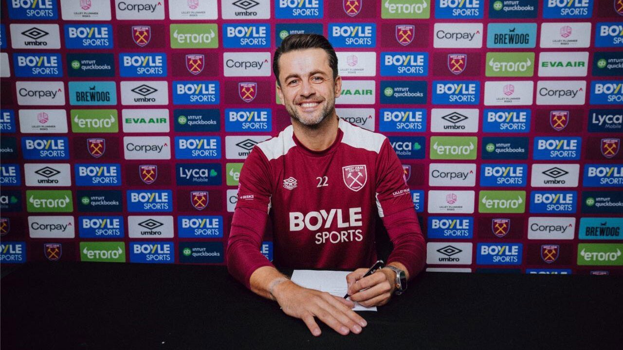 West Ham re-sign goalkeeper Lukasz Fabianski on a one year deal