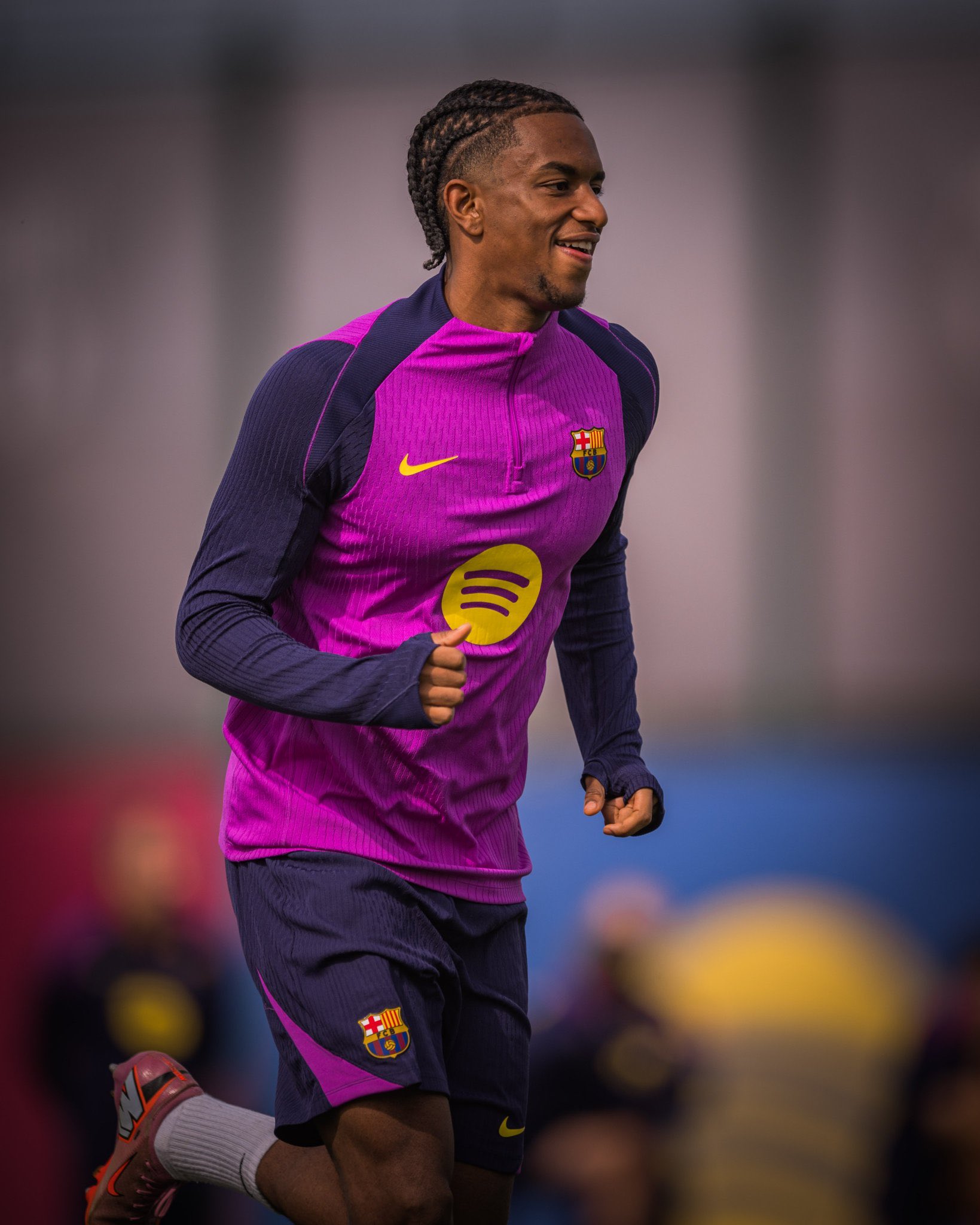 Alejandro Balde back from injury, ready for PSG